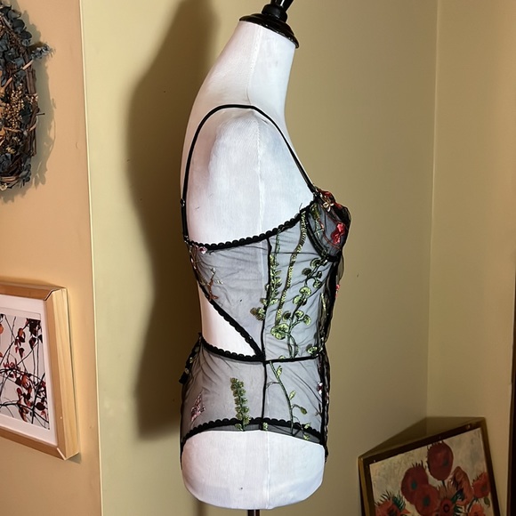 Embroidered Vibrant Flowers on Black Mesh size Medium Underwire Stretchy NEW - Picture 9 of 16